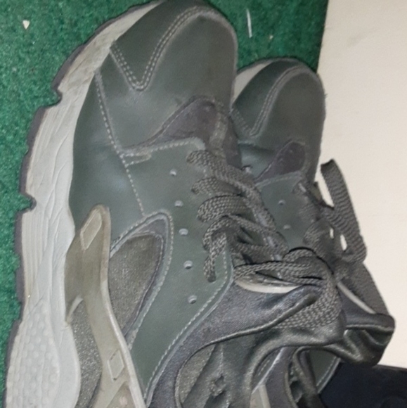 Nike Air Hauraches - Picture 3 of 4